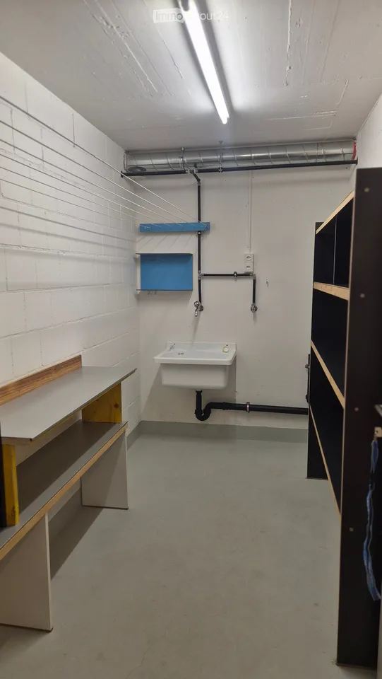 Moderne und grosszügige 4 1/2 Zimmer Eigentums-Wohnung mit grossem verglastem Balkon – Foto 16 von 17