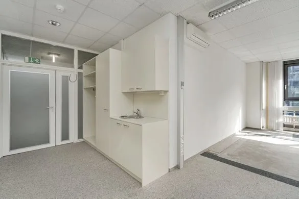 Free commercial space of 64 m2 – photo 5 of 5