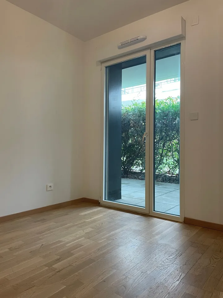 Gelegenheit T2 Prévessin mit Garage – Foto 5 von 8