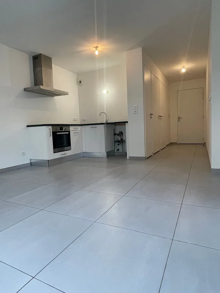 Gelegenheit T2 Prévessin mit Garage – Foto 4 von 8