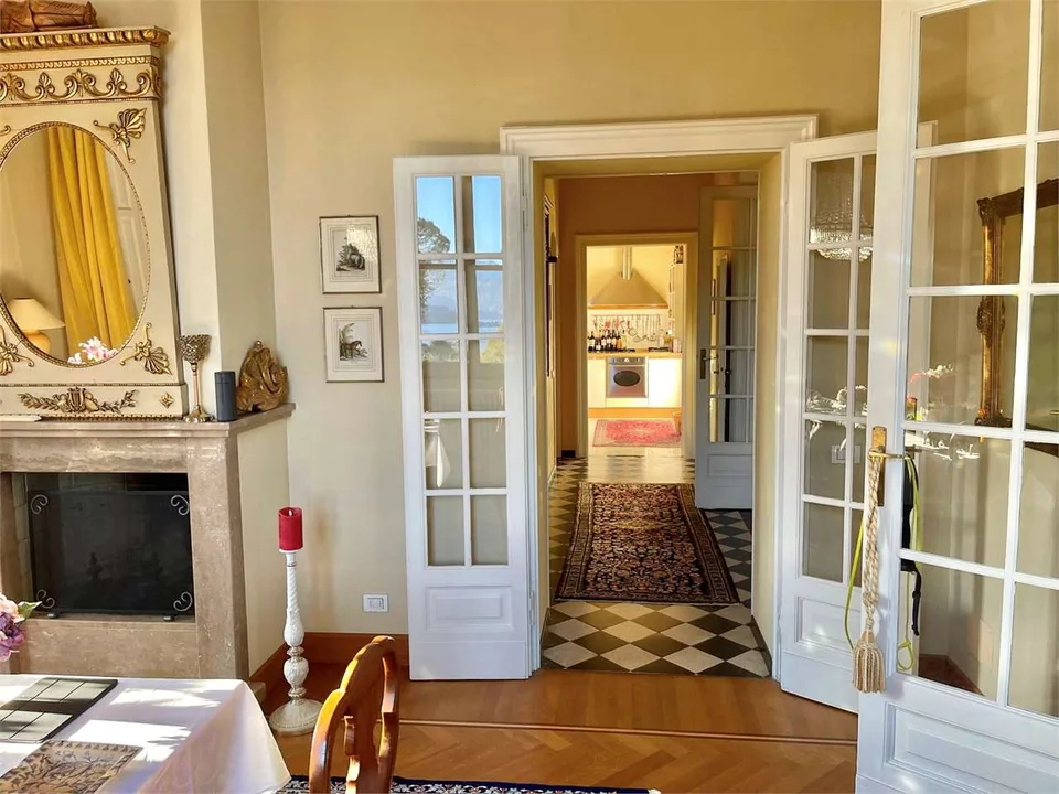 Exklusive Villa mit privatem Park und spektakulärer Panoramablick auf den See – Foto 7 von 13