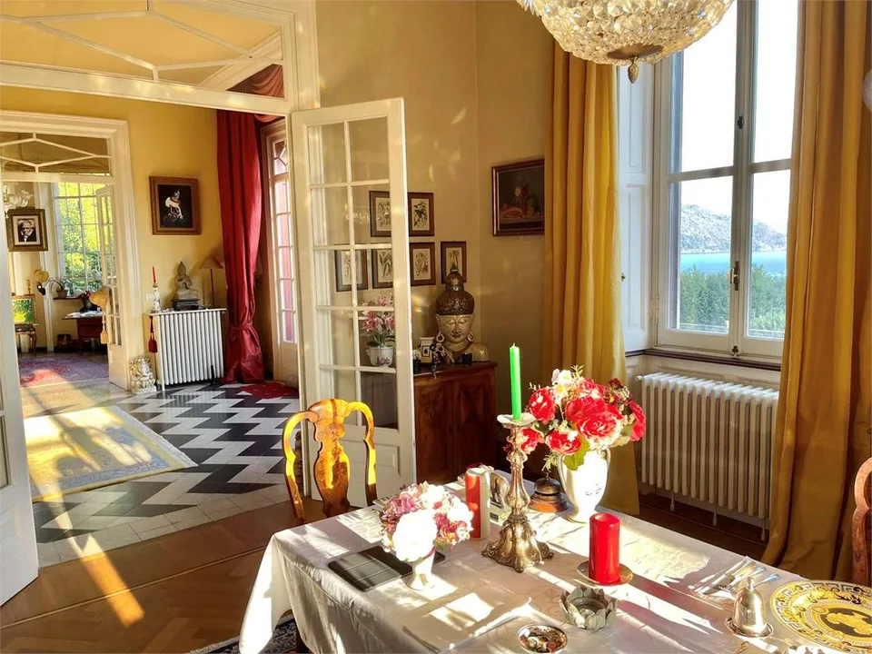 Exklusive Villa mit privatem Park und spektakulärer Panoramablick auf den See – Foto 9 von 13