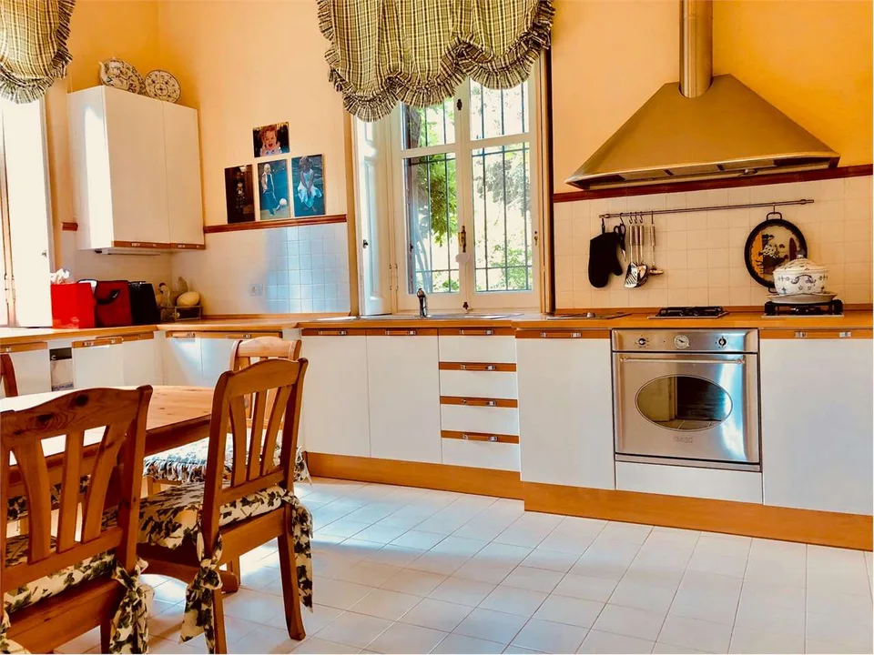 Exklusive Villa mit privatem Park und spektakulärer Panoramablick auf den See – Foto 10 von 13
