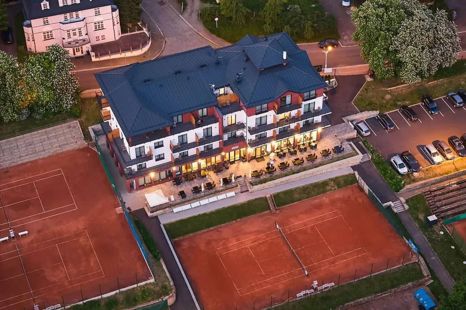 4-STERNE-HOTELRESORT MIT TENNISANLAGE – Foto 2 von 13