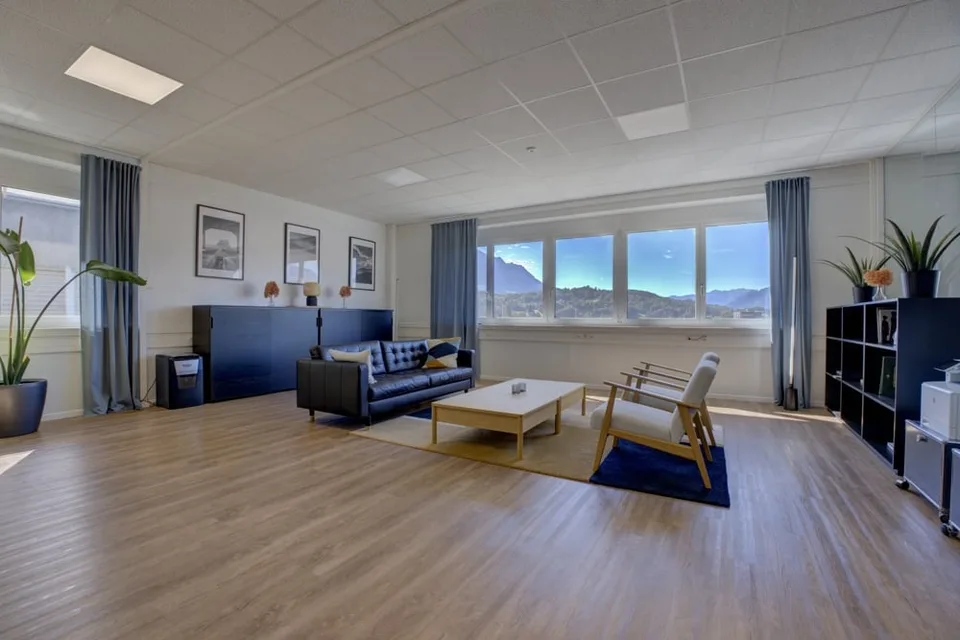 Espace de bureau moderne avec cuisine & salle de réunion – photo 3 sur 13
