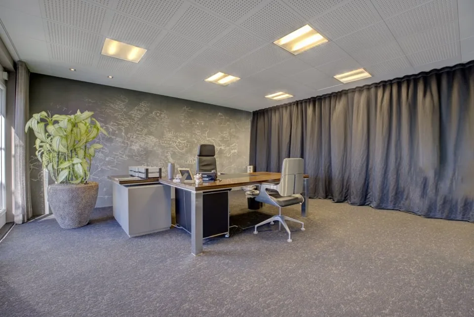 Espace de bureau moderne au 4e étage avec terrasse – photo 7 sur 13