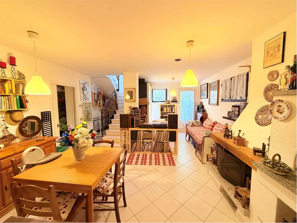 Schönes eigenständiges Haus in ruhiger und sonniger Lage, mit – Foto 10 von 13