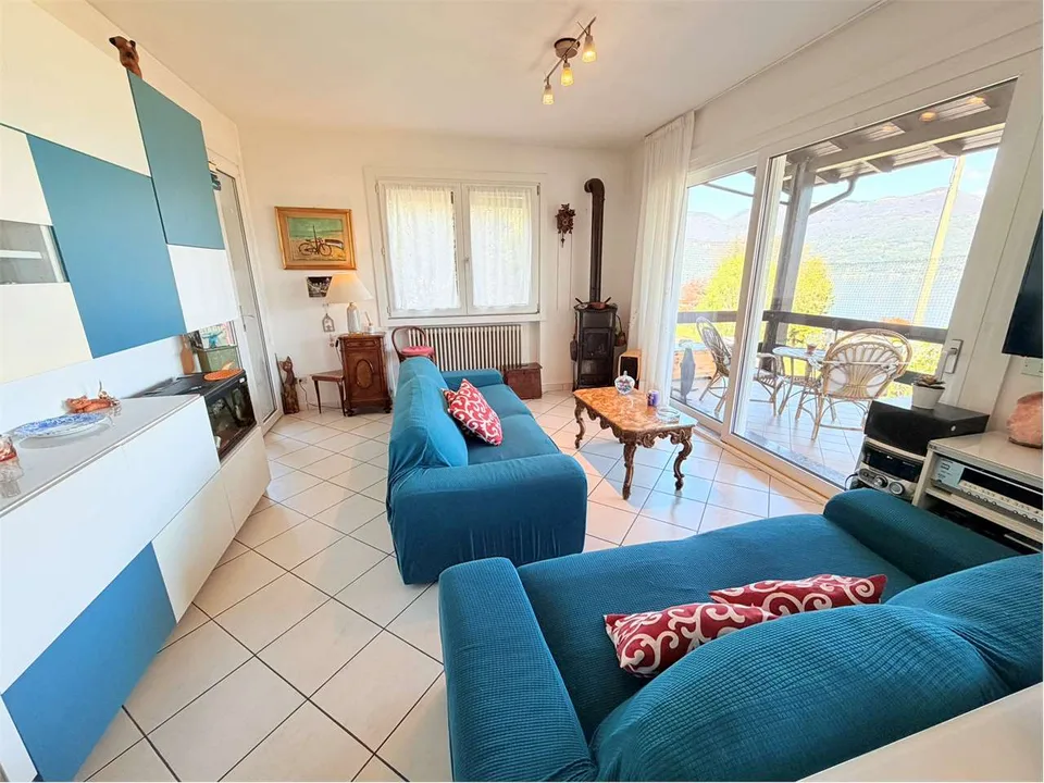 Schönes eigenständiges Haus in ruhiger und sonniger Lage, mit – Foto 2 von 13