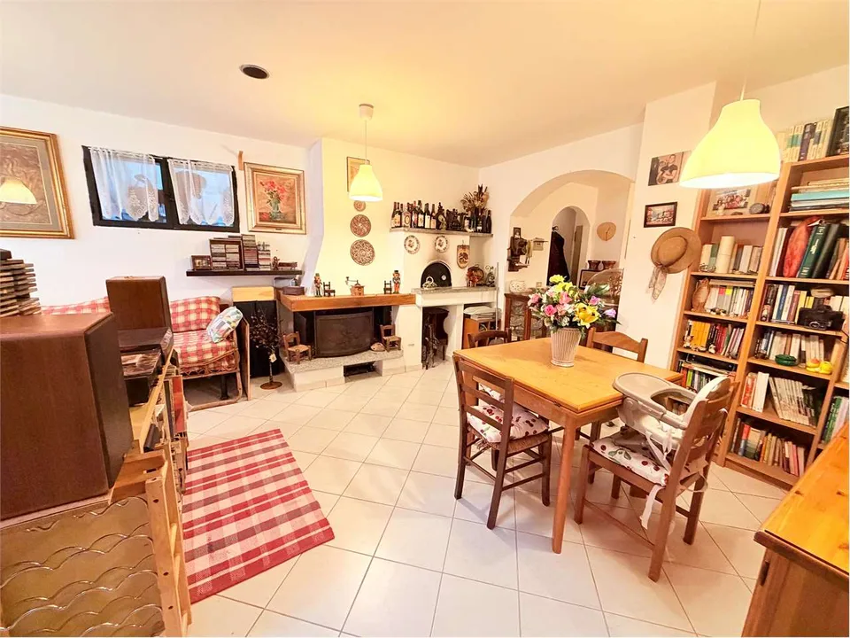 Schönes eigenständiges Haus in ruhiger und sonniger Lage, mit – Foto 11 von 13