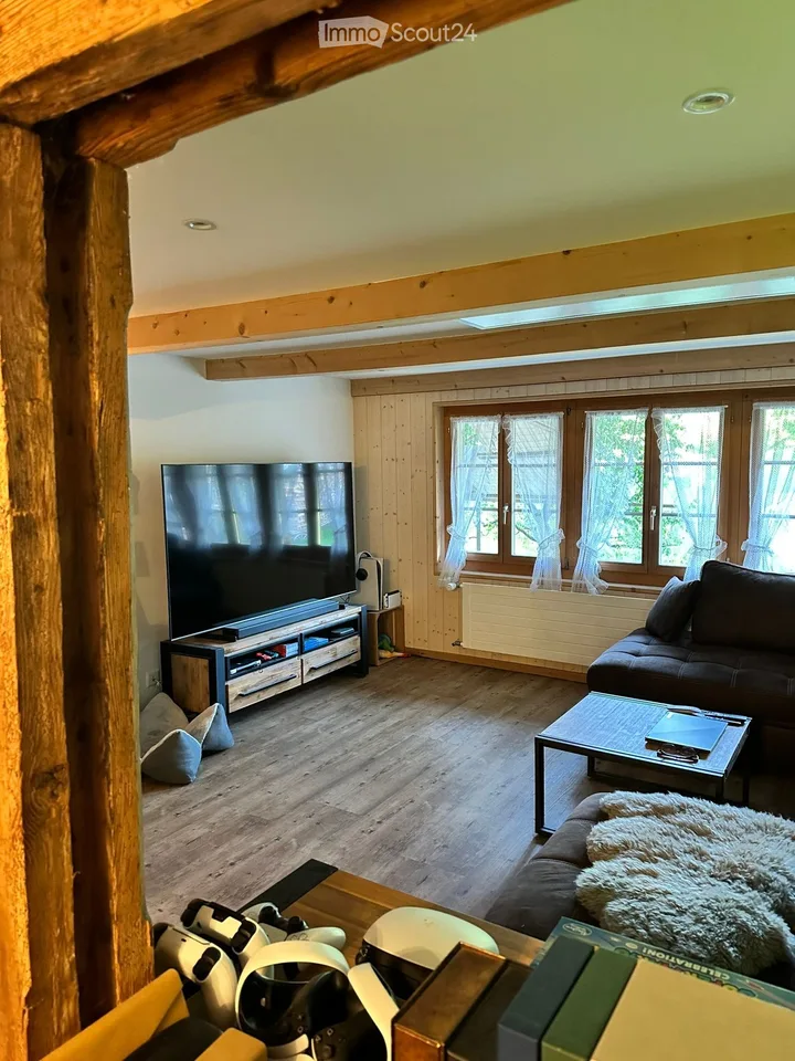 Charmant appartement 4.5 pièces dans un immeuble ancien avec balcon à Teuffenthal près de Thun – photo 4 sur 15
