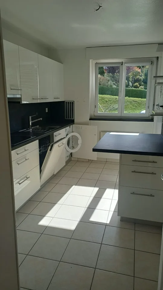 Helles 4-Zimmer-Wohnung mit Balkon! – Foto 2 von 14