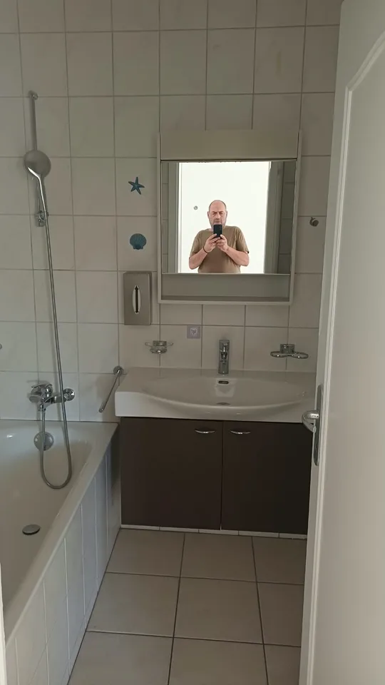 Helles 4-Zimmer-Wohnung mit Balkon! – Foto 4 von 14