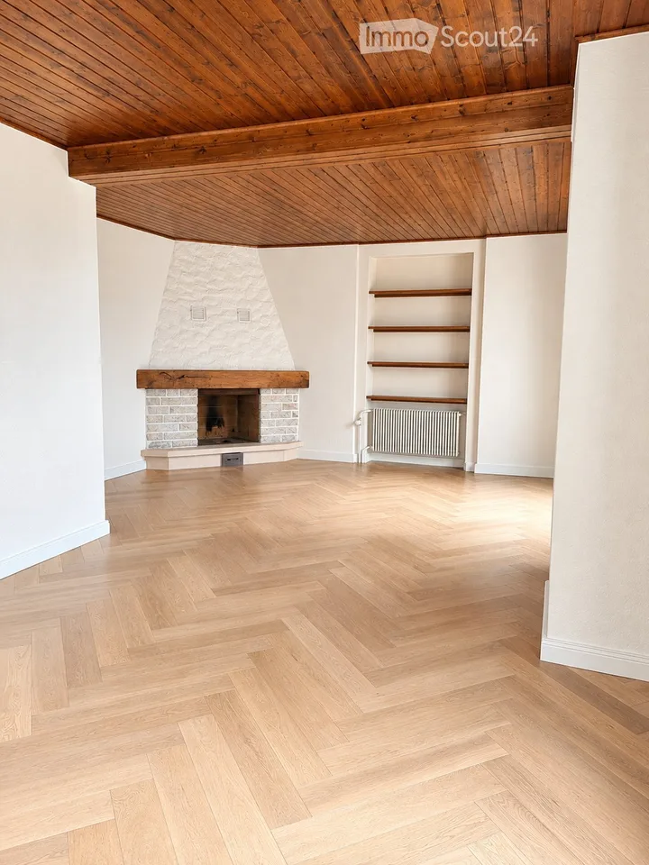 Charmantes 2,5-Zimmer-Wohnung renoviert mit Balkon und Seeblick – Foto 2 von 5