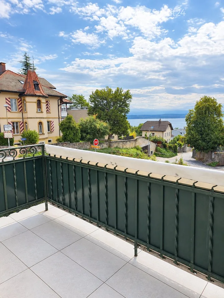 Charmantes 2,5-Zimmer-Wohnung renoviert mit Balkon und Seeblick – Foto 4 von 5