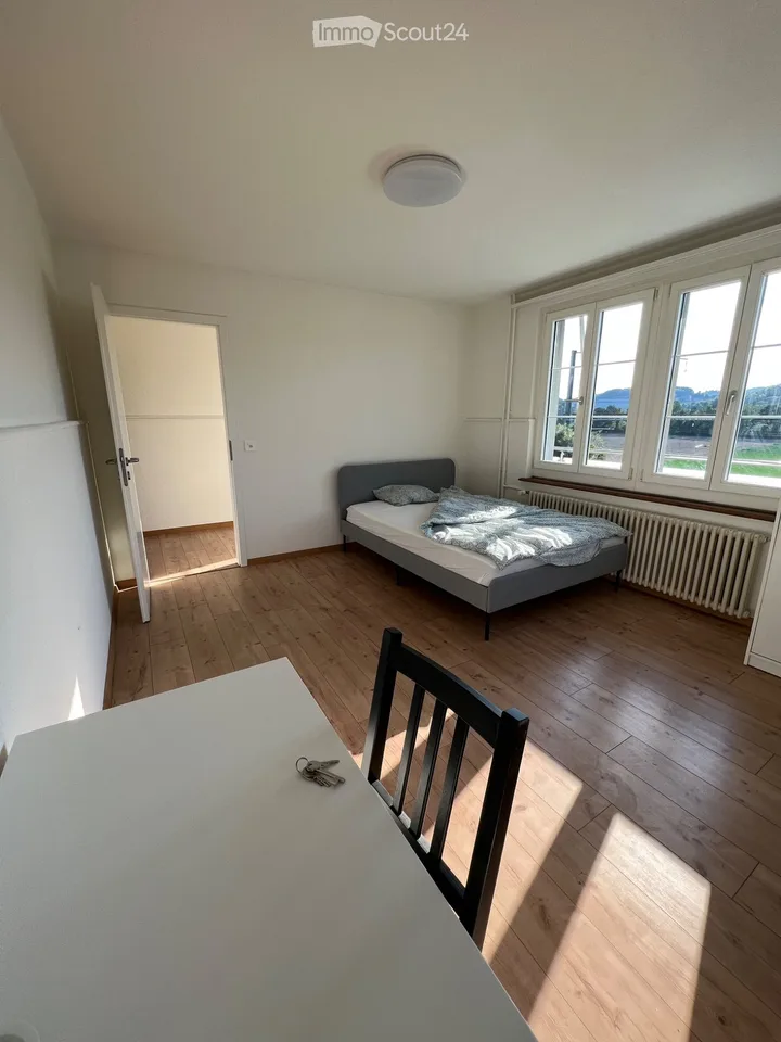Helles, möbliertes Zimmer mit Balkon Wildegg – Foto 2 von 4