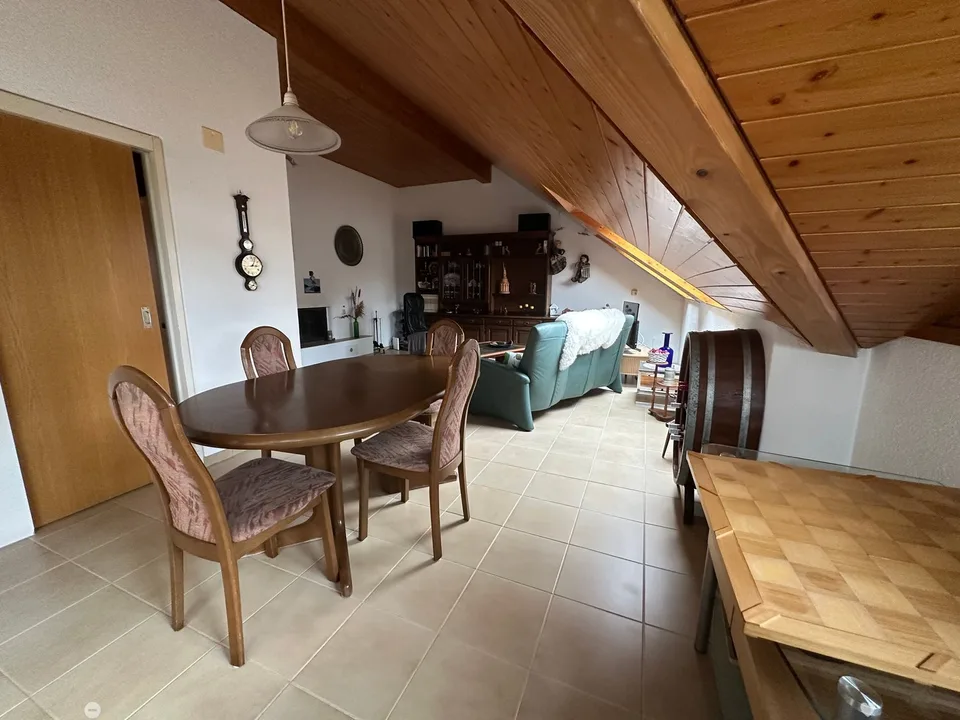 3 1/2 Zimmer Dachwohnung an bevorzugter Wohnlage mit Einzelgaragenbox, abschliessbar – Foto 4 von 24