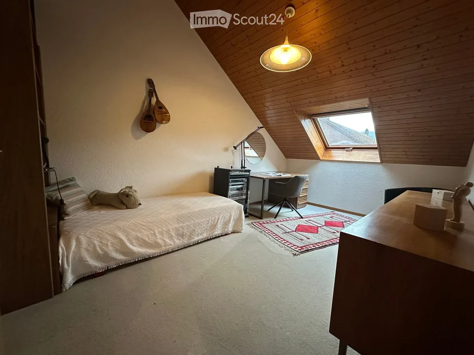 3 1/2 Zimmer Dachwohnung an bevorzugter Wohnlage mit Einzelgaragenbox, abschliessbar – Foto 14 von 24