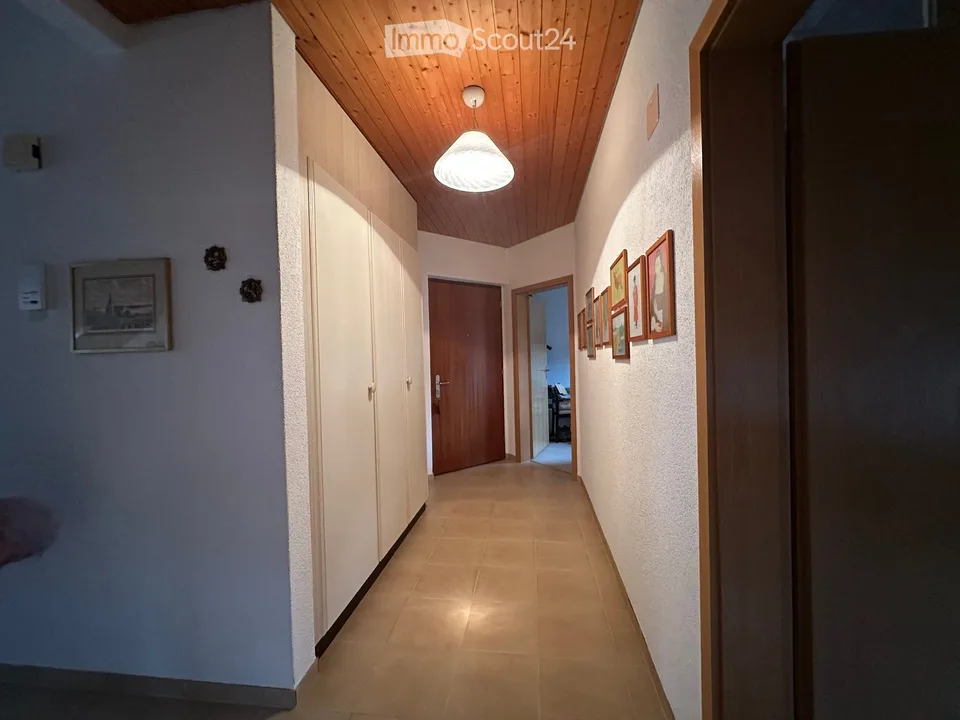 3 1/2 Zimmer Dachwohnung an bevorzugter Wohnlage mit Einzelgaragenbox, abschliessbar – Foto 16 von 24