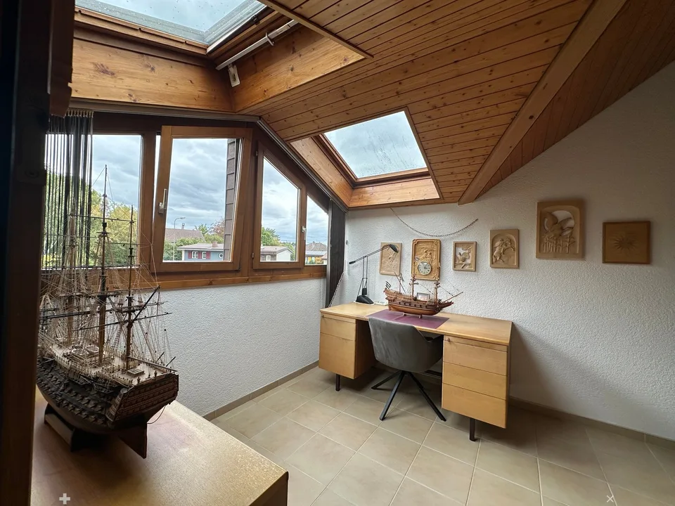 3 1/2 Zimmer Dachwohnung an bevorzugter Wohnlage mit Einzelgaragenbox, abschliessbar – Foto 5 von 24