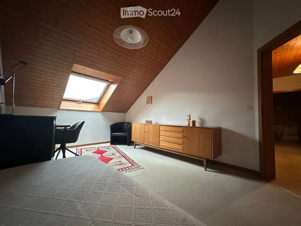 3 1/2 Zimmer Dachwohnung an bevorzugter Wohnlage mit Einzelgaragenbox, abschliessbar – Foto 15 von 24
