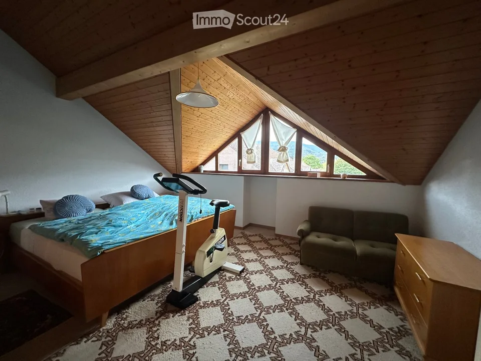 3 1/2 Zimmer Dachwohnung an bevorzugter Wohnlage mit Einzelgaragenbox, abschliessbar – Foto 11 von 24