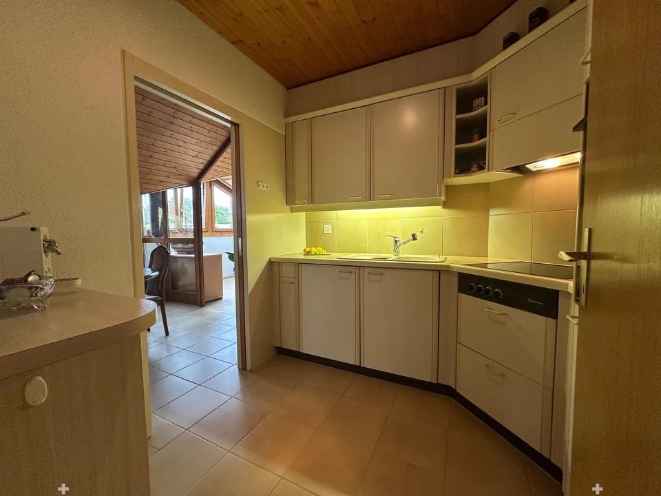 3 1/2 Zimmer Dachwohnung an bevorzugter Wohnlage mit Einzelgaragenbox, abschliessbar – Foto 7 von 24