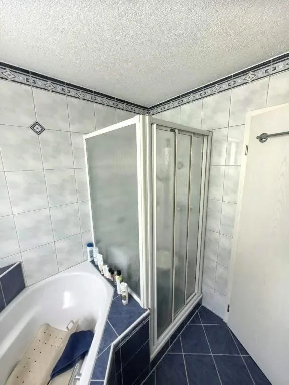 Familienoase an Top-Lage: Grosszügige 6.5-Zimmer-Doppeleinfamilienhaushälfte mit privatem Garten – Foto 13 von 23