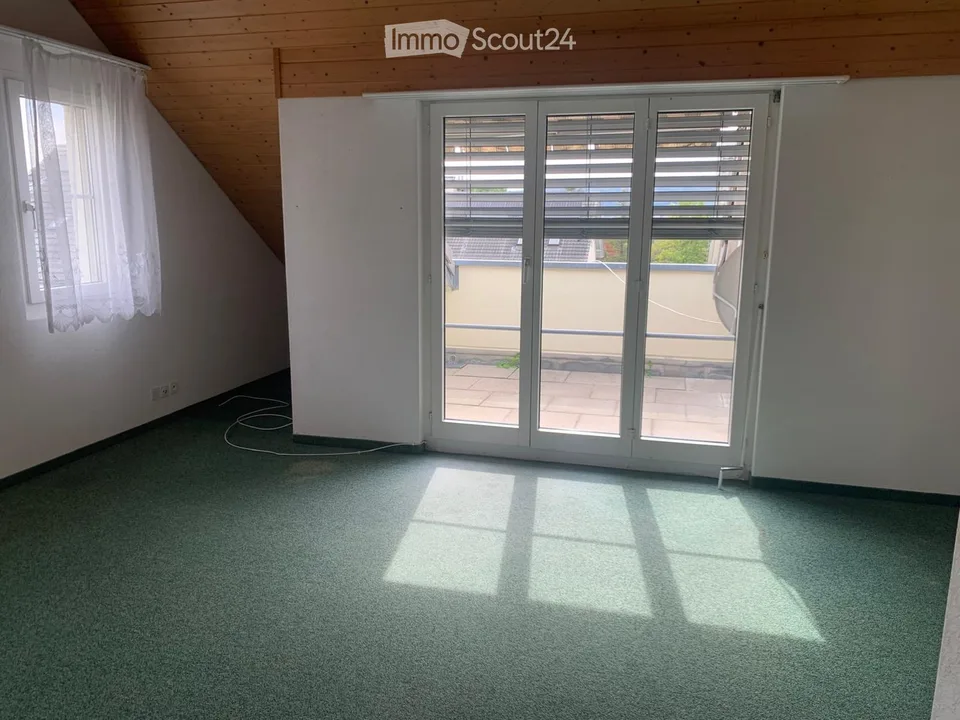 Familienoase an Top-Lage: Grosszügige 6.5-Zimmer-Doppeleinfamilienhaushälfte mit privatem Garten – Foto 19 von 23