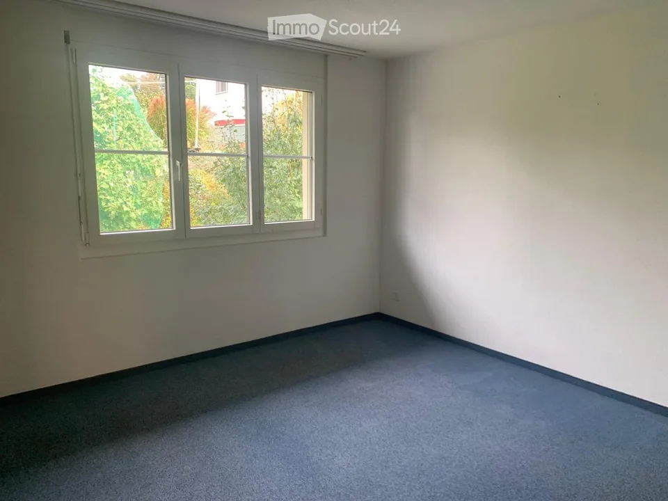 Familienoase an Top-Lage: Grosszügige 6.5-Zimmer-Doppeleinfamilienhaushälfte mit privatem Garten – Foto 14 von 23