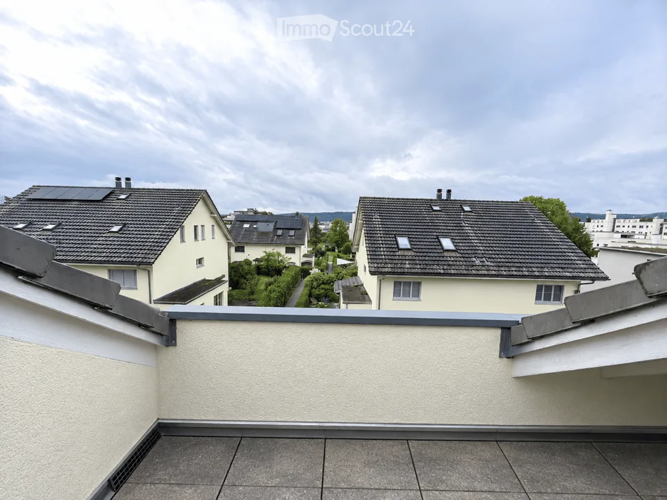 Familienoase an Top-Lage: Grosszügige 6.5-Zimmer-Doppeleinfamilienhaushälfte mit privatem Garten – Foto 4 von 23