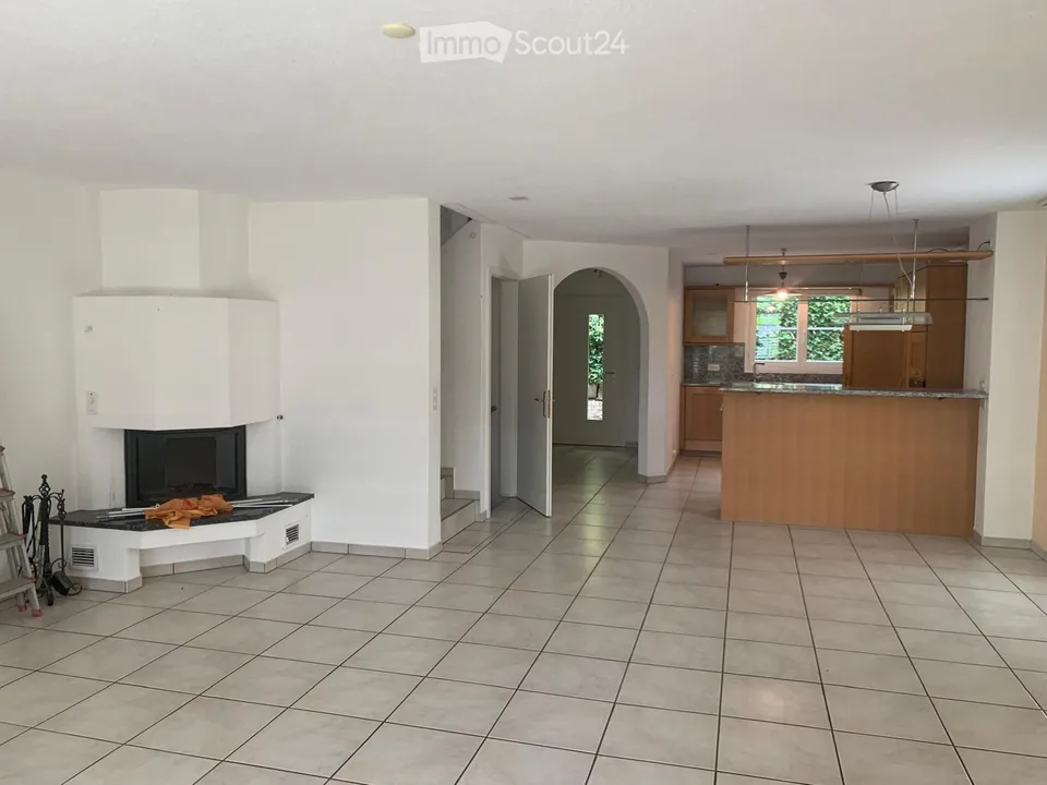 Familienoase an Top-Lage: Grosszügige 6.5-Zimmer-Doppeleinfamilienhaushälfte mit privatem Garten – Foto 5 von 23