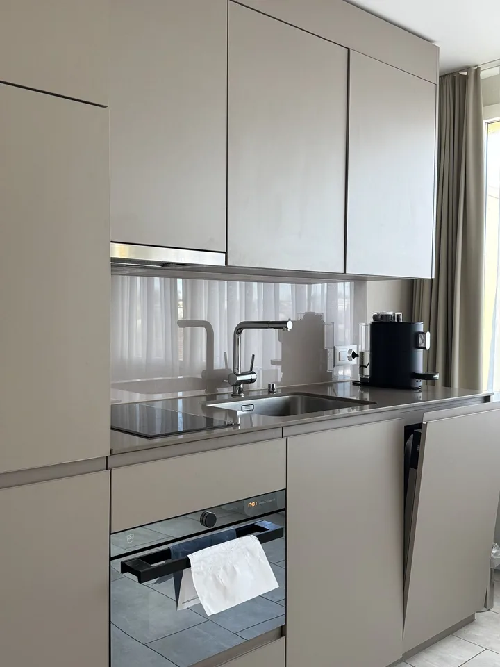 Sky Suite Glattbrugg with balcony, stay 30 to 89 nights – photo 3 of 4