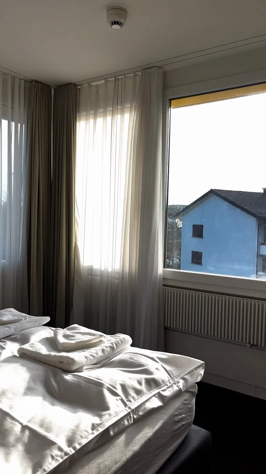 Sky Suite Glattbrugg with balcony, stay 30 to 89 nights – photo 2 of 4