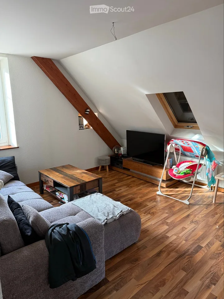 Charmantes 4-Zimmer-Wohnung mit großem Garten – Foto 3 von 5