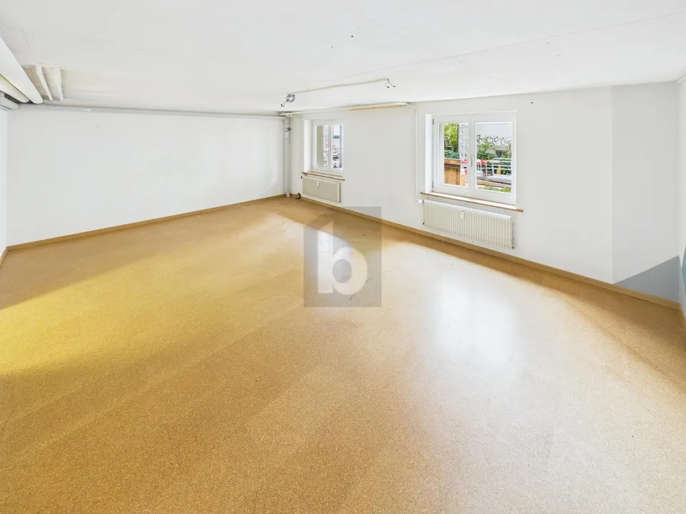 SPACIOUS WITH FLEXIBLE USE – photo 3 of 6