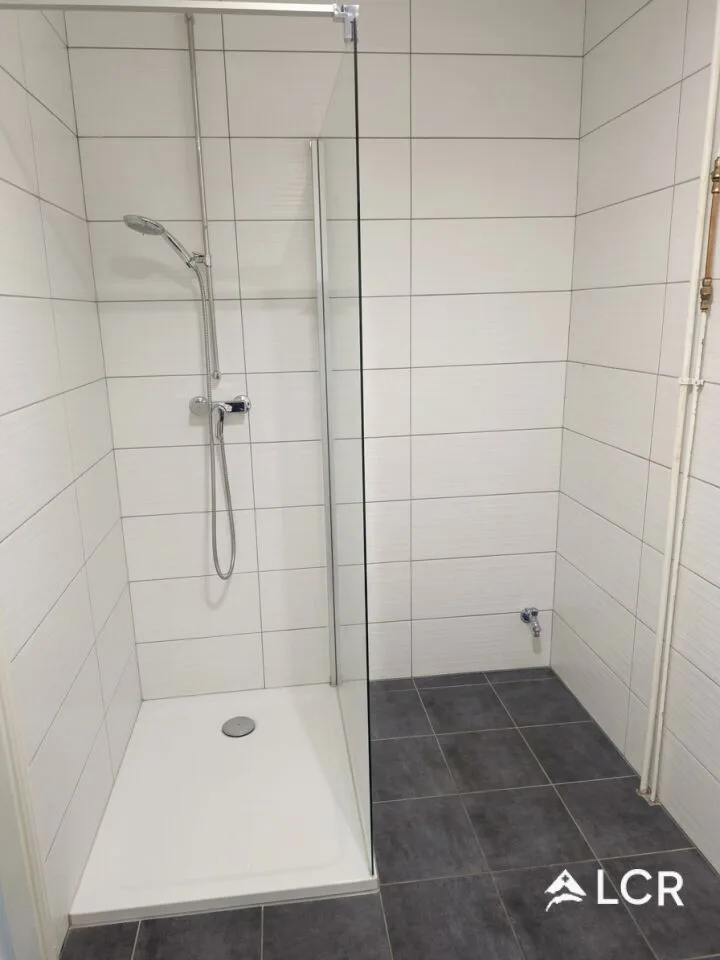 Helles 4-Zimmer-Wohnung mit Gemeinschaftsgarten und Parkplatz - CHF 1'350.- inklusive – Foto 6 von 8