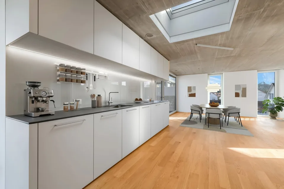 Appartement mansardé moderne sans obstacle avec deux terrasses spacieuses – photo 10 sur 20