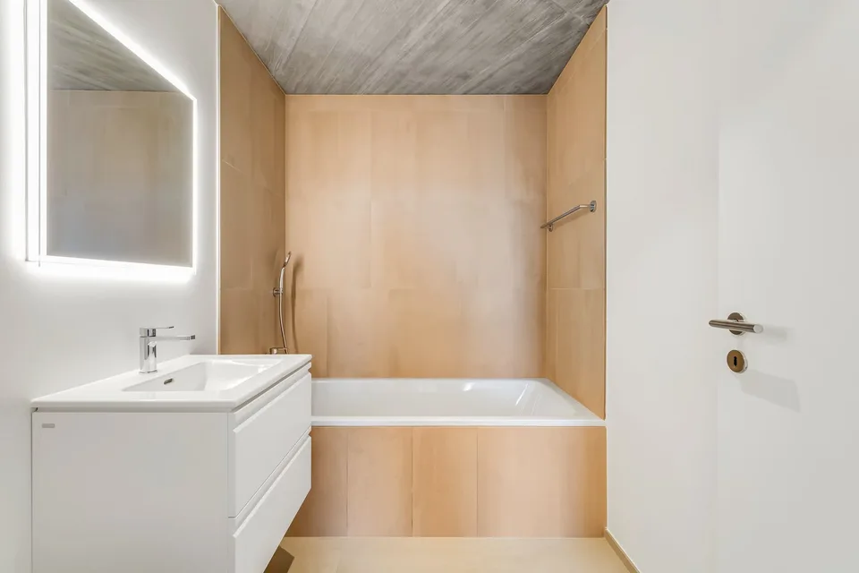 Appartement mansardé moderne sans obstacle avec deux terrasses spacieuses – photo 16 sur 20