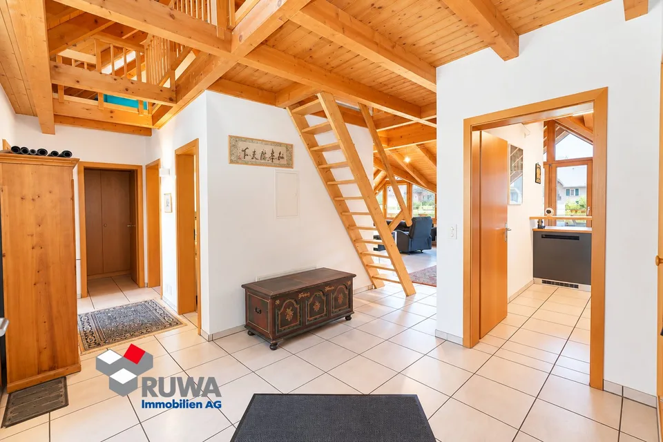 Ampio appartamento mansardato di 3,5 locali con galleria e balcone – La tua nuova casa a Wynigen – foto 4 di 17