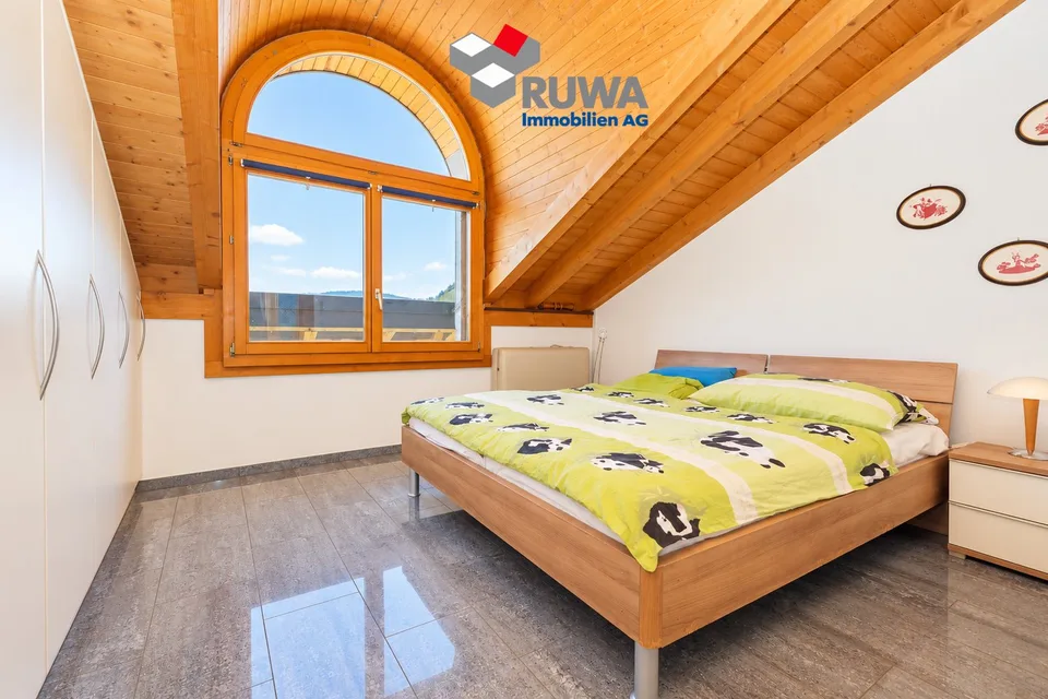 Ampio appartamento mansardato di 3,5 locali con galleria e balcone – La tua nuova casa a Wynigen – foto 9 di 17