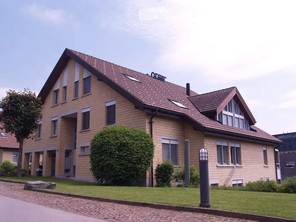 Bright attic maisonette in the center of Teufen – with 2 underground parking spaces – photo 3 of 15
