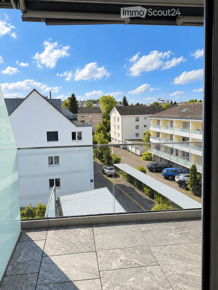 Attraktive 4.5-Zimmer-Maisonette-Wohnung mit grosser Terrasse in Kloten – Foto 11 von 12