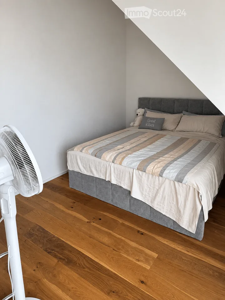 Attraktive 4.5-Zimmer-Maisonette-Wohnung mit grosser Terrasse in Kloten – Foto 9 von 12