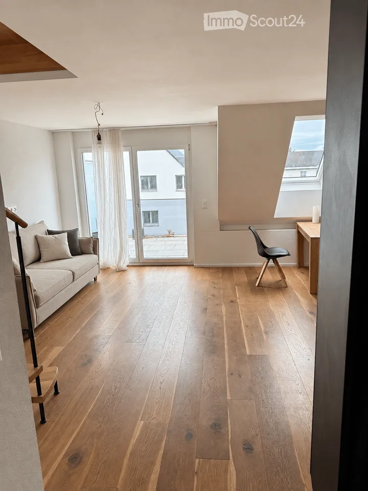 Attraktive 4.5-Zimmer-Maisonette-Wohnung mit grosser Terrasse in Kloten – Foto 3 von 12