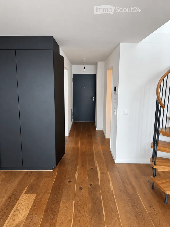 Attraktive 4.5-Zimmer-Maisonette-Wohnung mit grosser Terrasse in Kloten – Foto 2 von 12