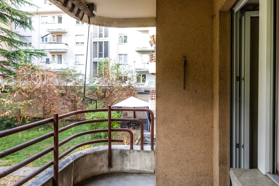 Grosszügige, zentral gelegene Stadtwohnung mit Gestaltungsspielraum – Foto 9 von 12