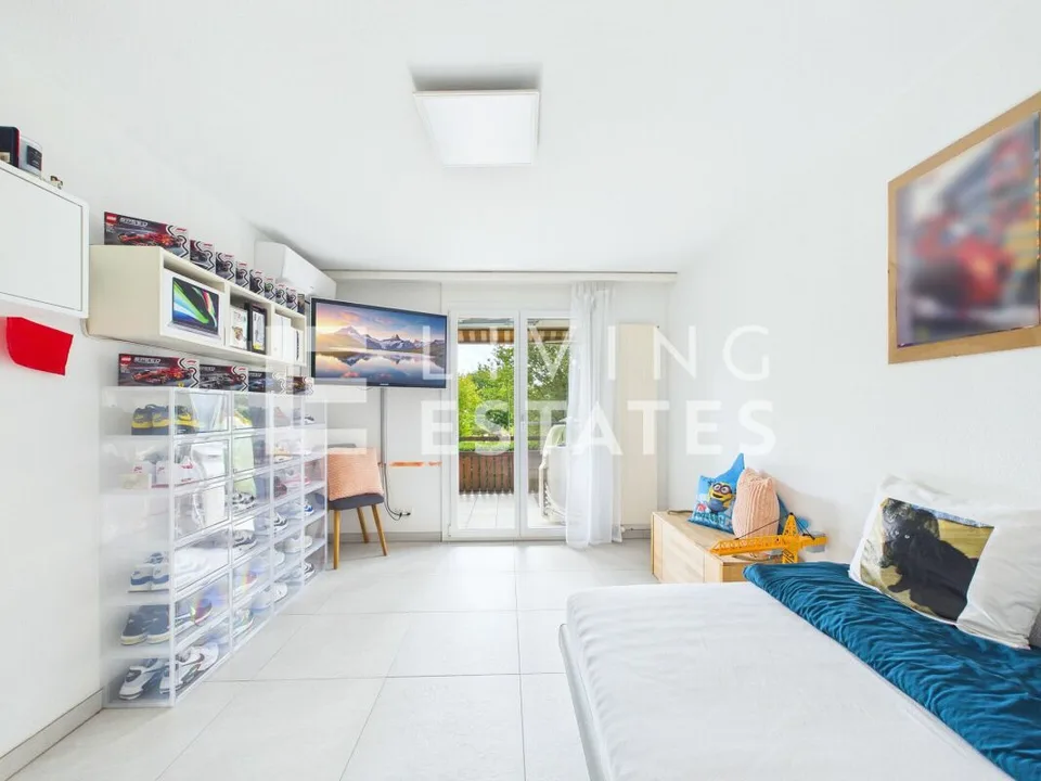 LIVING BEAUTIFULLY HERE – photo 15 of 18