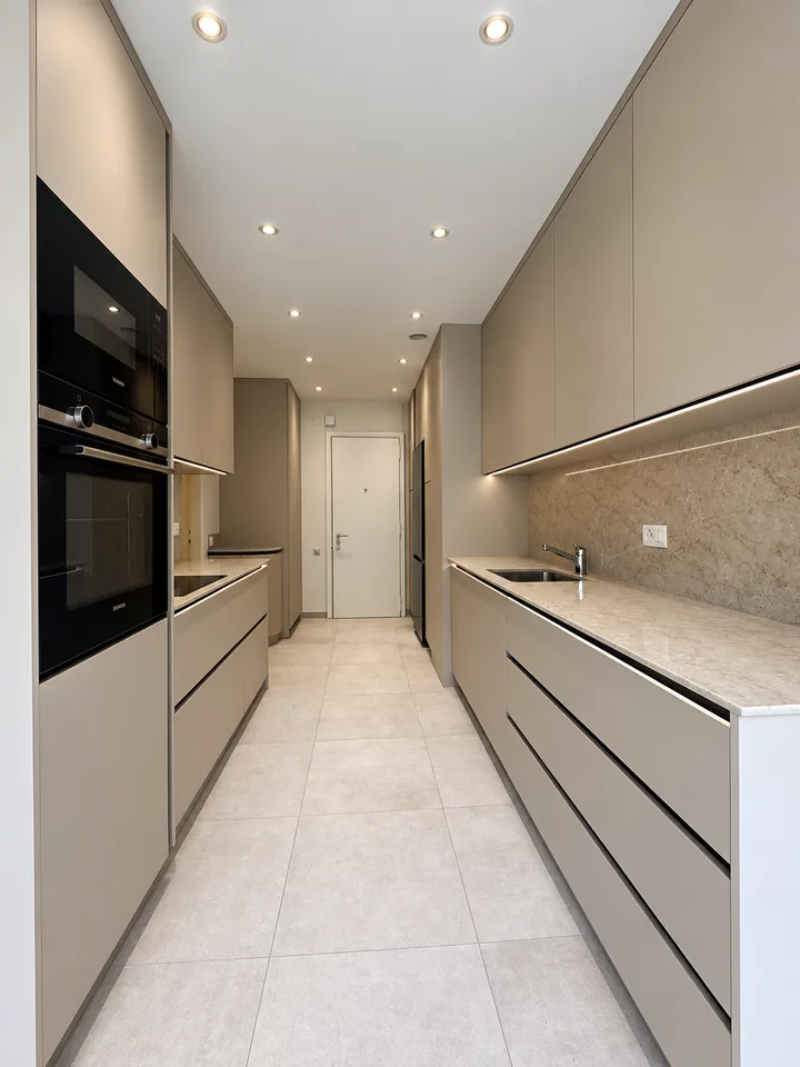 RARE: spacieux appartement de 4.5 pièces avec terrasse et piscine/ unique 2 bedroom unit – Foto 4 von 14