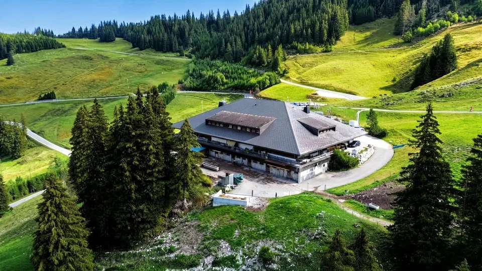 Casa di montagna con ristorante e albergo – foto 12 di 13