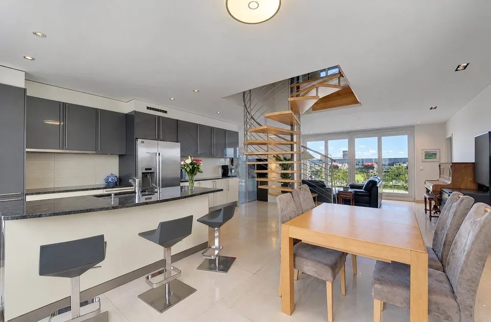 Magnifico attico in duplex con 79 m² di terrazze nel Petit-Saconnex – foto 2 di 13